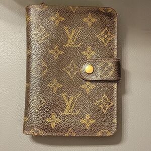 Authentic Louis Vuitton Monogram Porte Papier Zippe Wallet